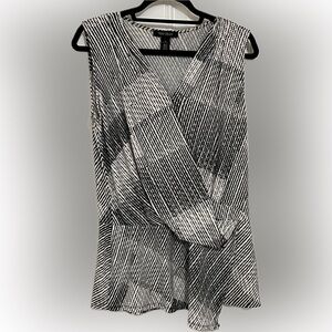 White House Black Market Sleeveless V Neck Tunic Top